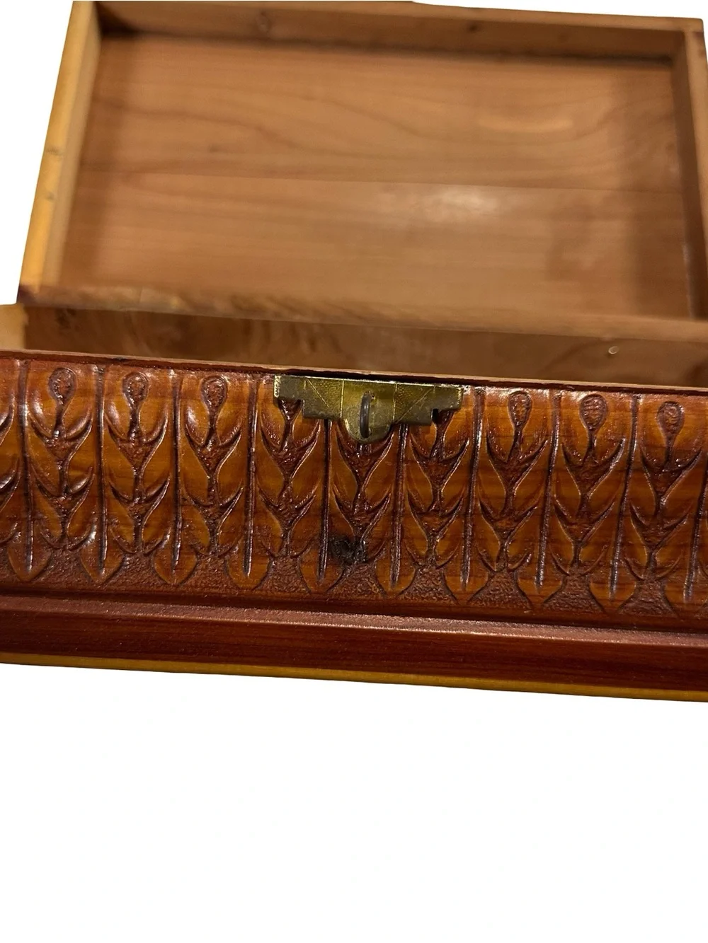 Vtg Carved Wood Trinket Keepsake Box Diamond Cottage Lithograph Inset Flaw Folk